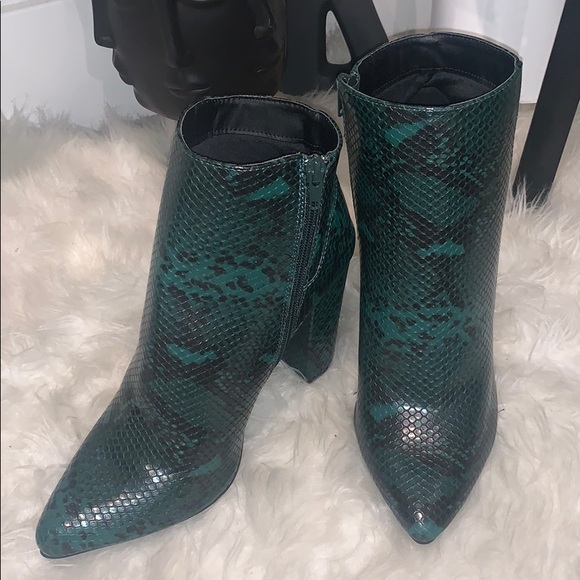 Green snake skin heeled booties - Picture 4 of 4